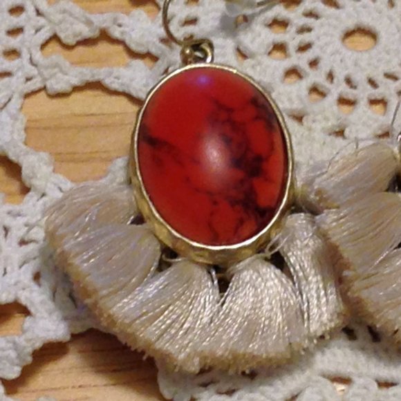 Plunder Earrings - Women's Jewelry, marbled earrings with cream fringe - Picture 5 of 5